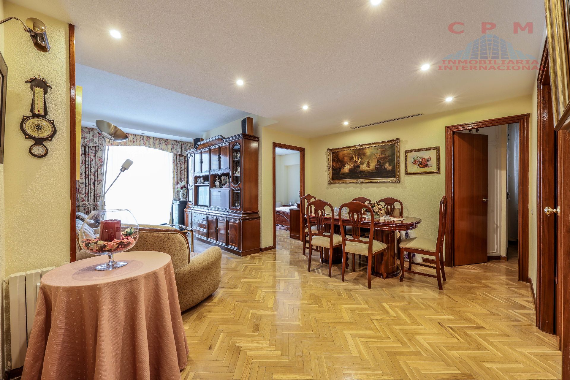 Dining room of Flat to rent in  Madrid Capital  with Air Conditioner, Heating and Parquet flooring