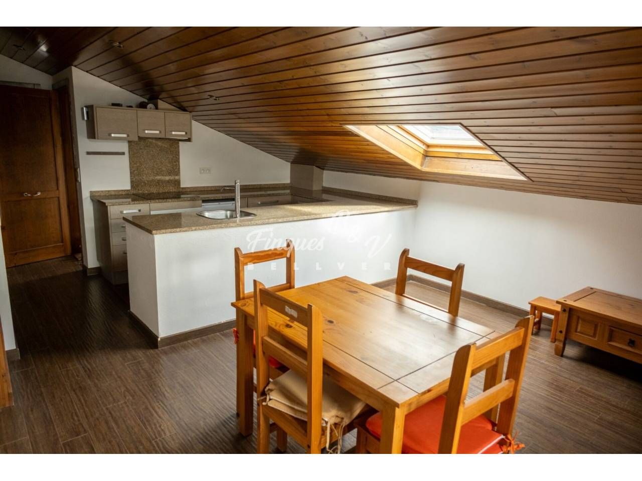 Cuina de Àtic de lloguer en Osséja amb Calefacció, Parquet i Moblat
