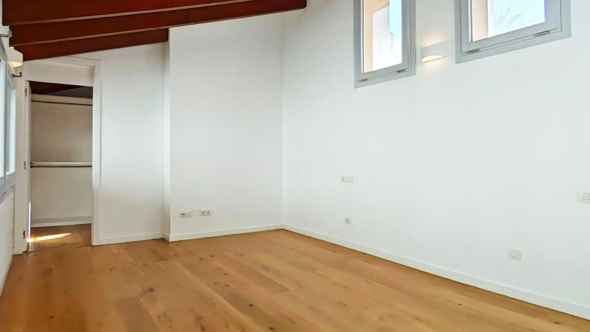 Schlafzimmer von Dachboden zur Miete in  Palma de Mallorca mit Klimaanlage, Heizung und Parkett