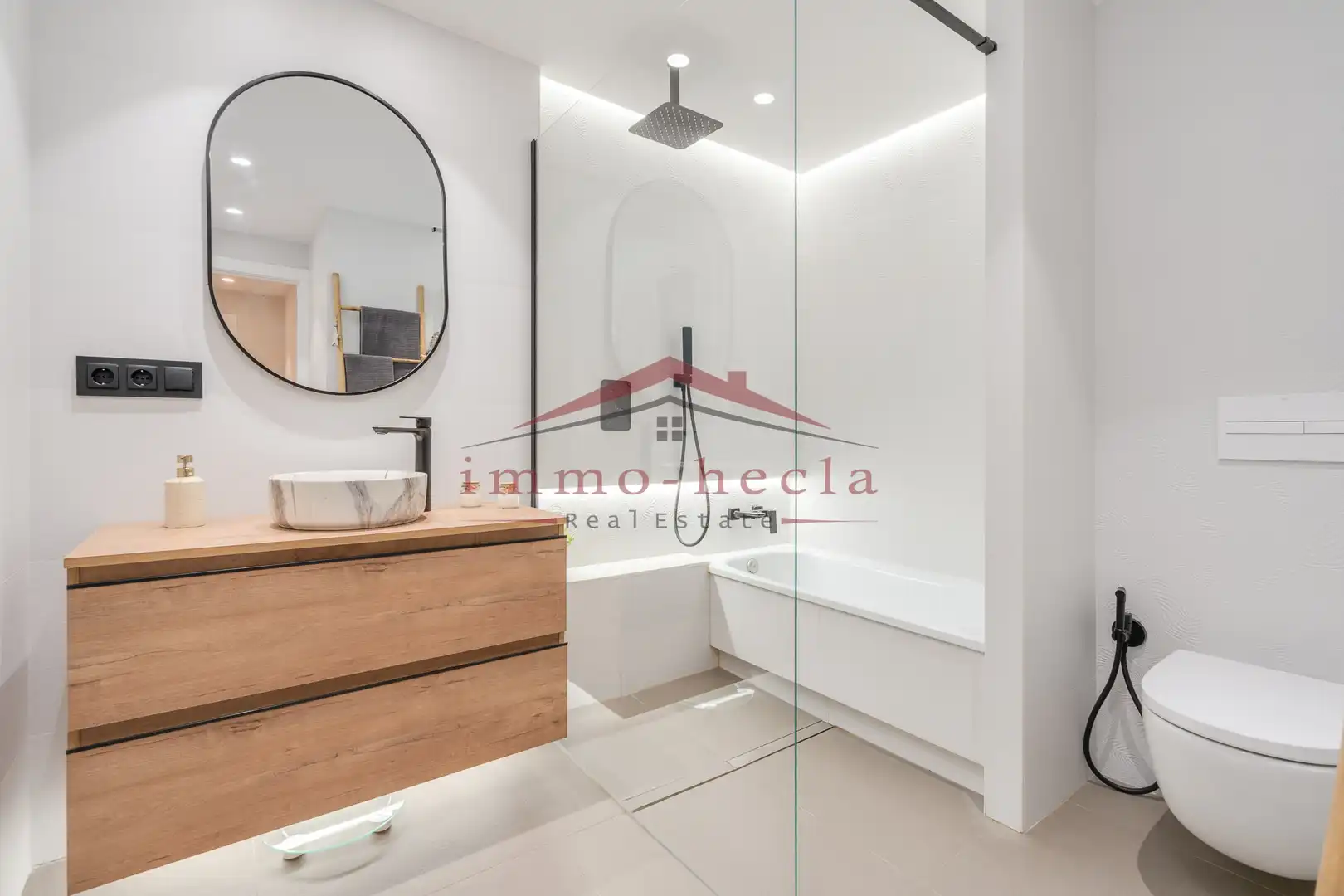 Badezimmer von Wohnung zum Verkauf in Santa Margarida de Montbui mit Heizung und Balkon
