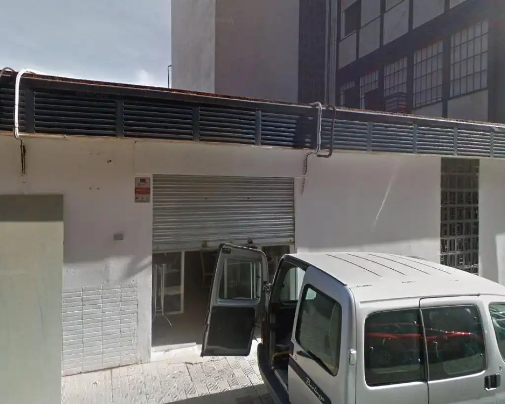 Vista exterior de Local en venta en Sevilla