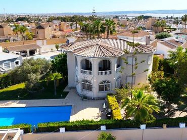 Casa amb piscina en venda a N/A