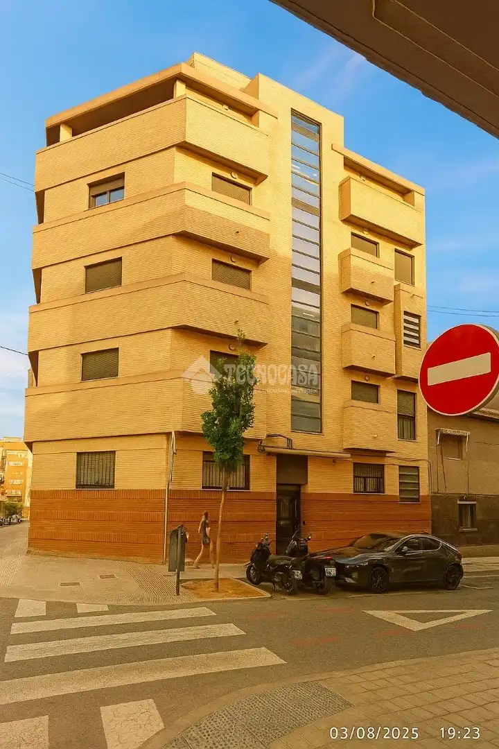 Vista exterior de Dúplex en venda en Alicante / Alacant amb Aire condicionat, Calefacció i Balcó