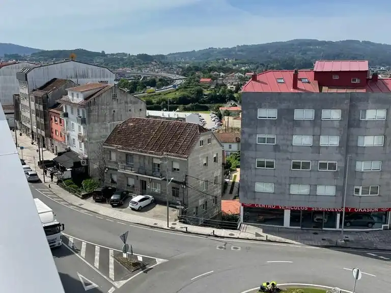 Außenansicht von Dachboden zur Miete in Poio mit Heizung, Parkett und Terrasse