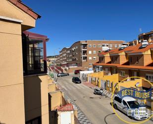 Vista exterior de Casa adosada en venda en Cuenca Capital amb Aire condicionat, Terrassa i Balcó