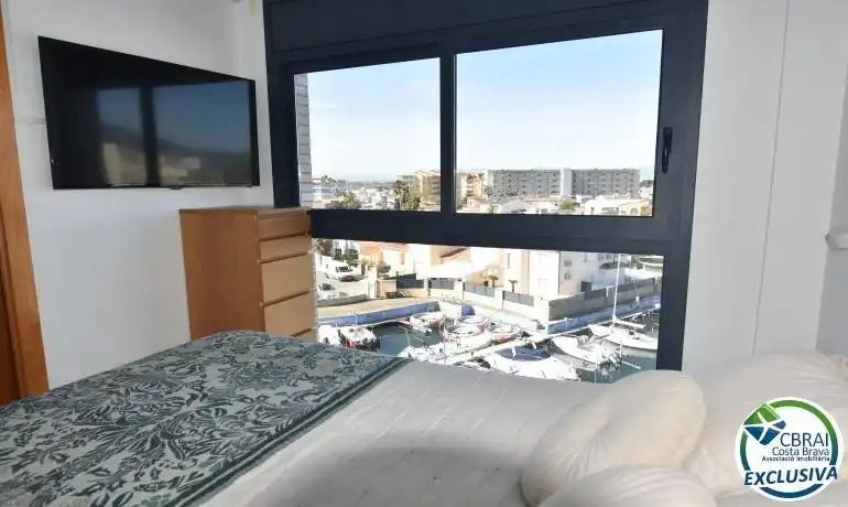 Dormitori de Apartament en venda en Roses amb Aire condicionat, Terrassa i Moblat
