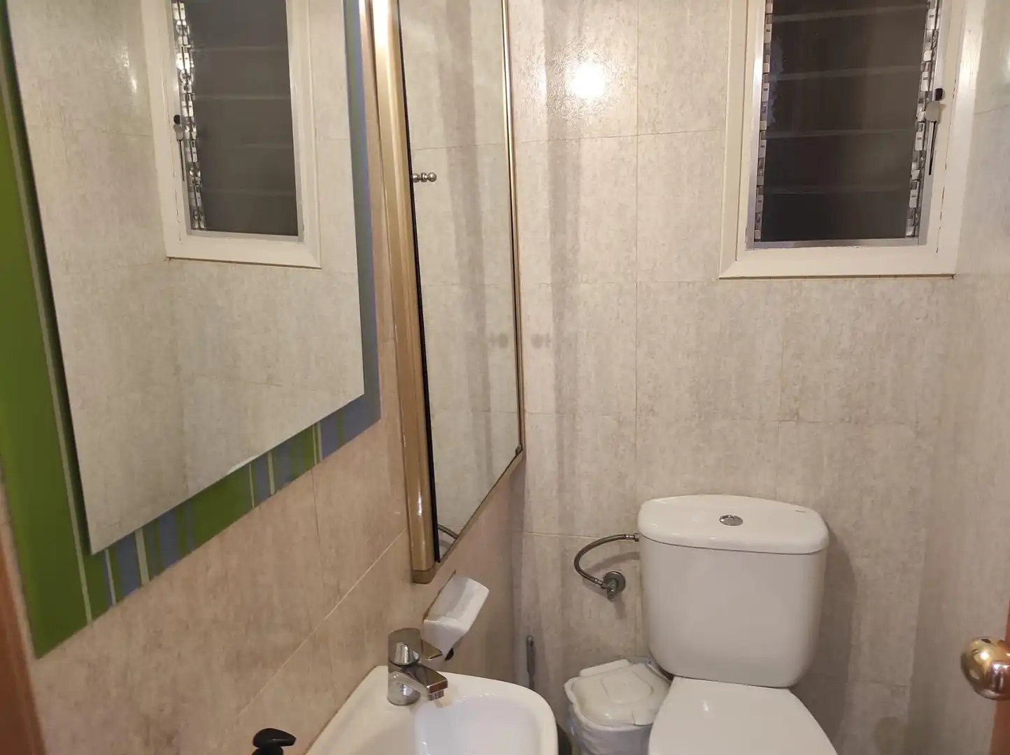 Bathroom of Ground floor for sale in Esplugues de Llobregat  with Air Conditioner, Heating and Parquet flooring