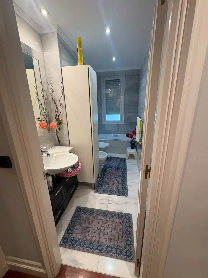 Baño de Apartamento de alquiler en Bilbao  con Calefacción, Amueblado y Horno