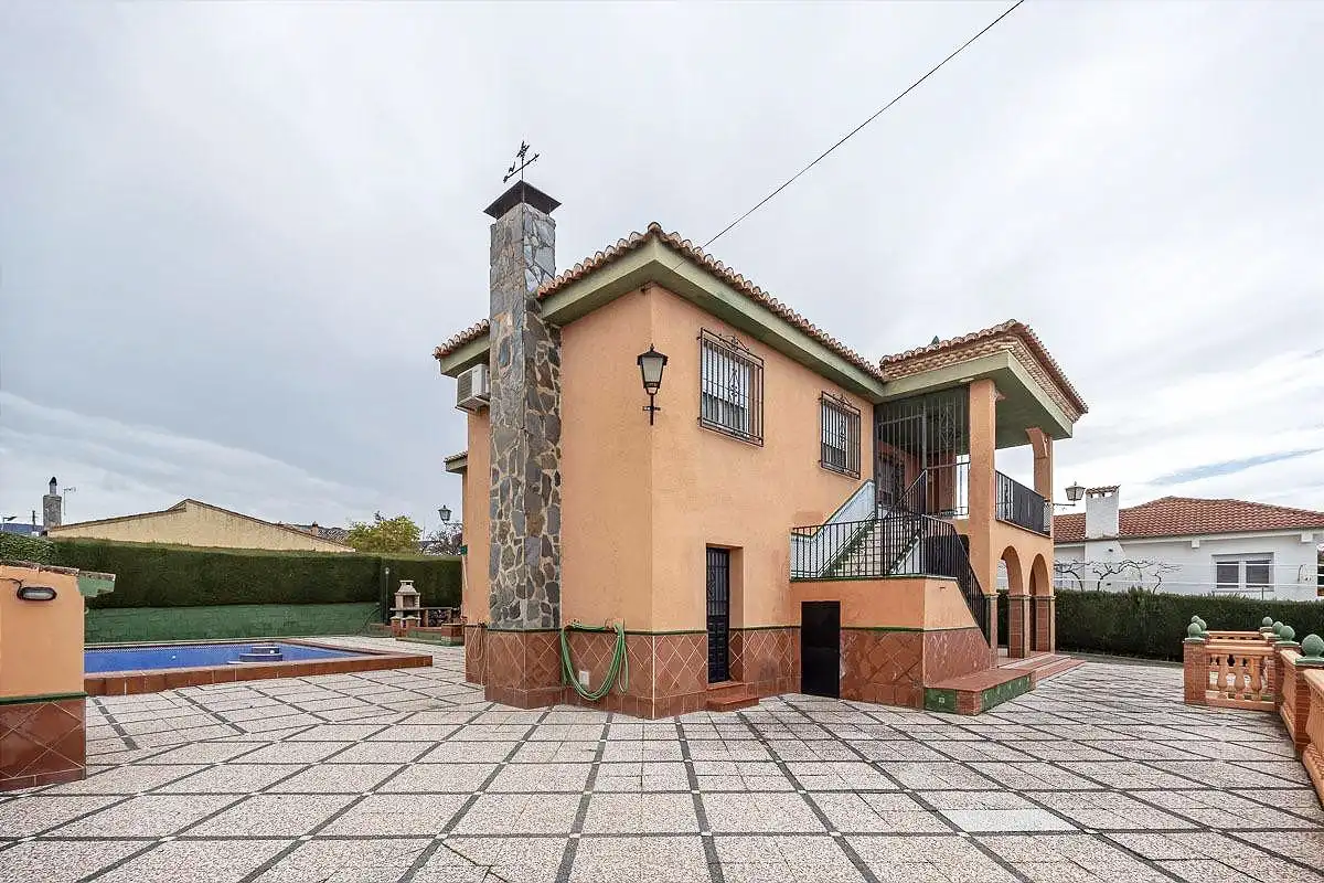 Vista exterior de Casa o chalet en venta en Villa de Otura con Jardín privado y Piscina