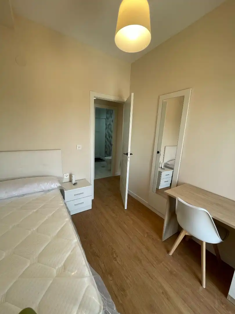 Bedroom of Flat for rent in Granada  with Air Conditioner, Heating and Parquet flooring