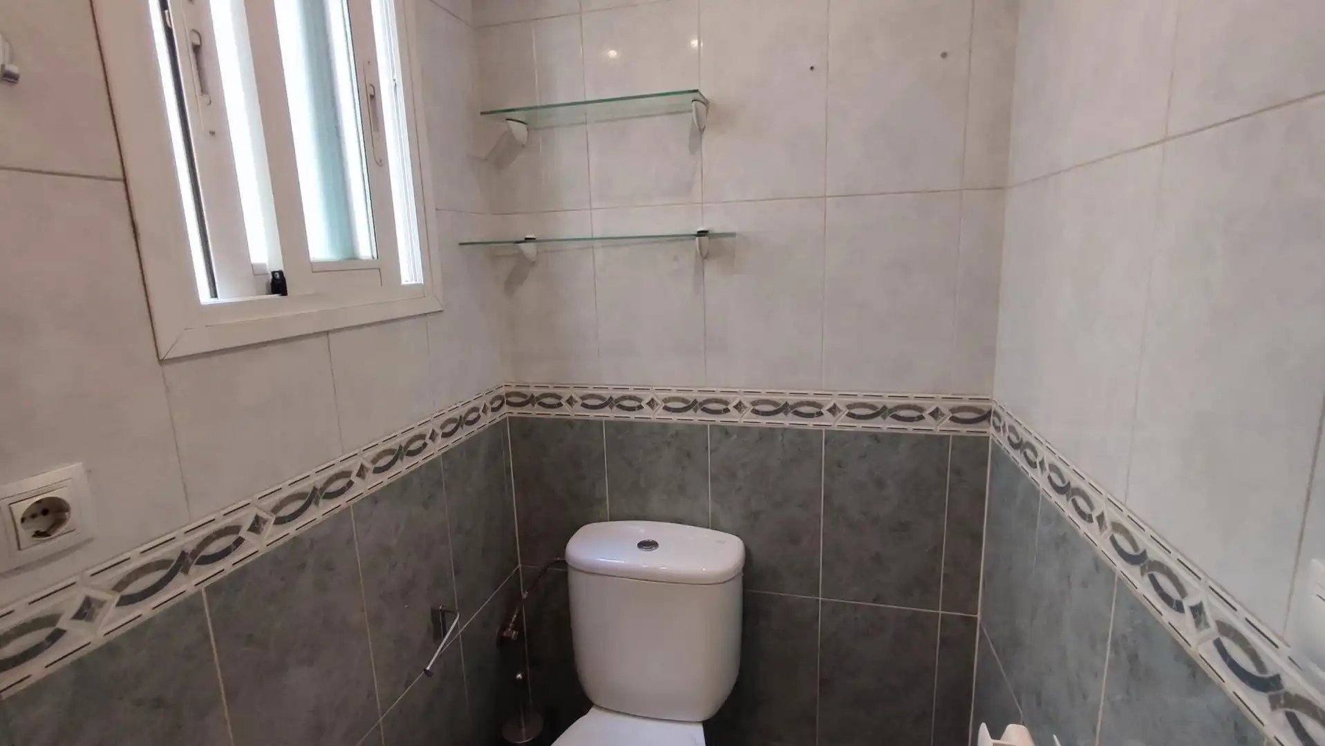 Bathroom of Flat for sale in Zaragoza  with Heating