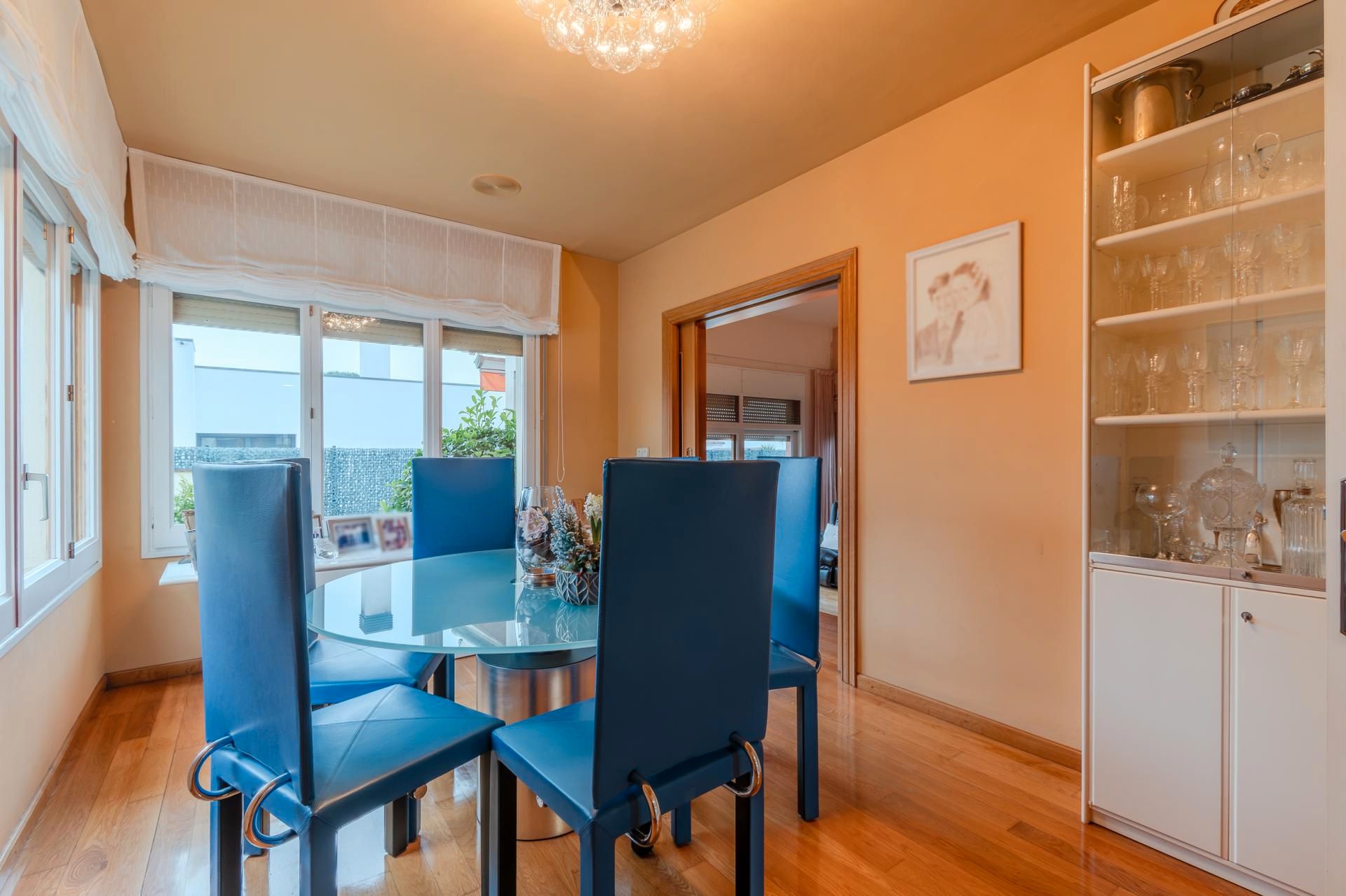 Menjador de Casa o xalet en venda en Roses amb Calefacció, Jardí privat i Terrassa