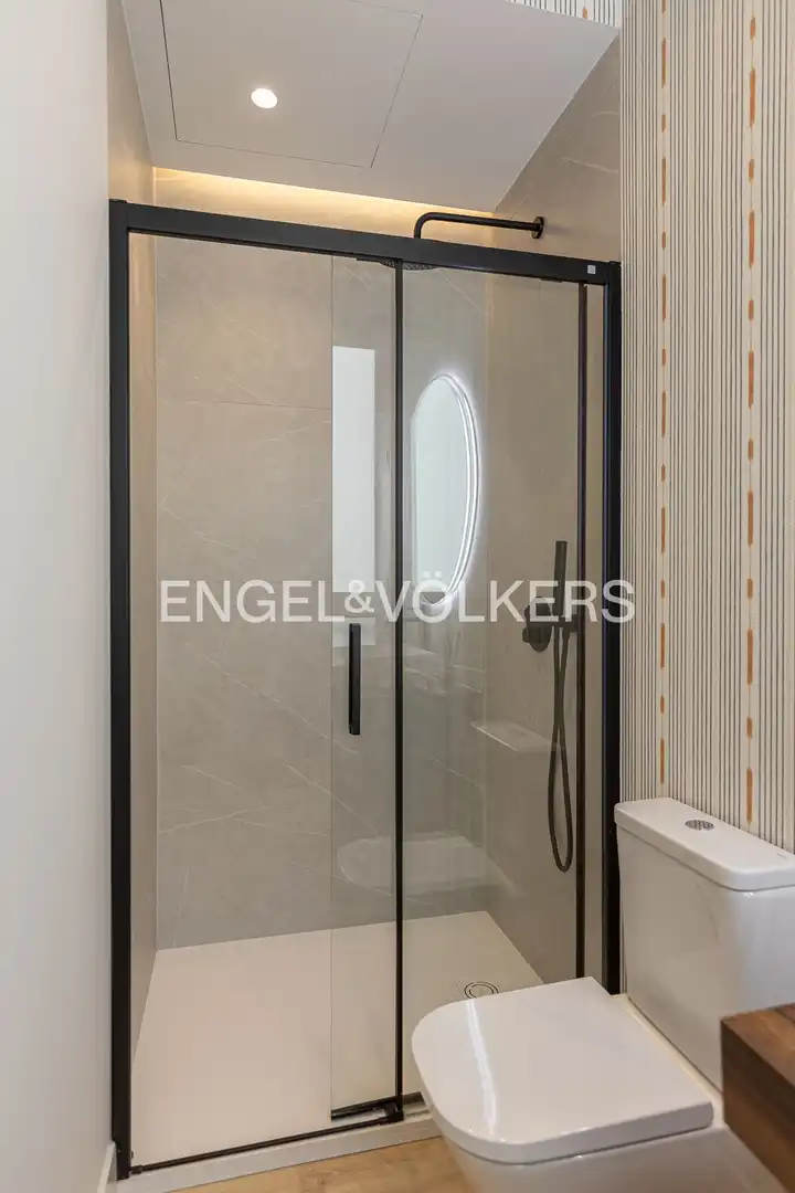Bathroom of Flat for sale in Madrid  with Air Conditioner, Heating and Furnished