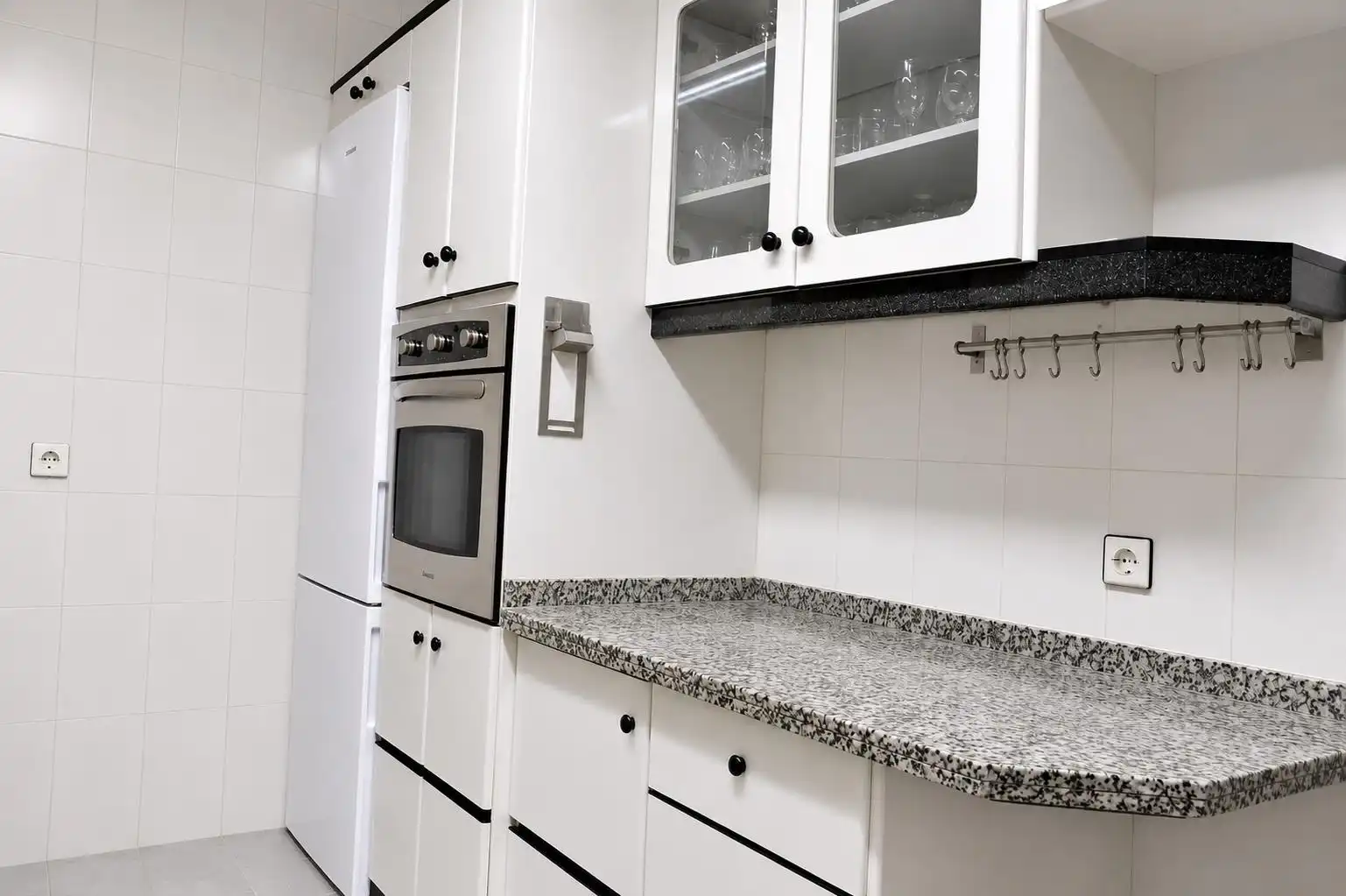 Cocina de Piso de alquiler en Málaga con Aire acondicionado, Calefacción y Jardín privado