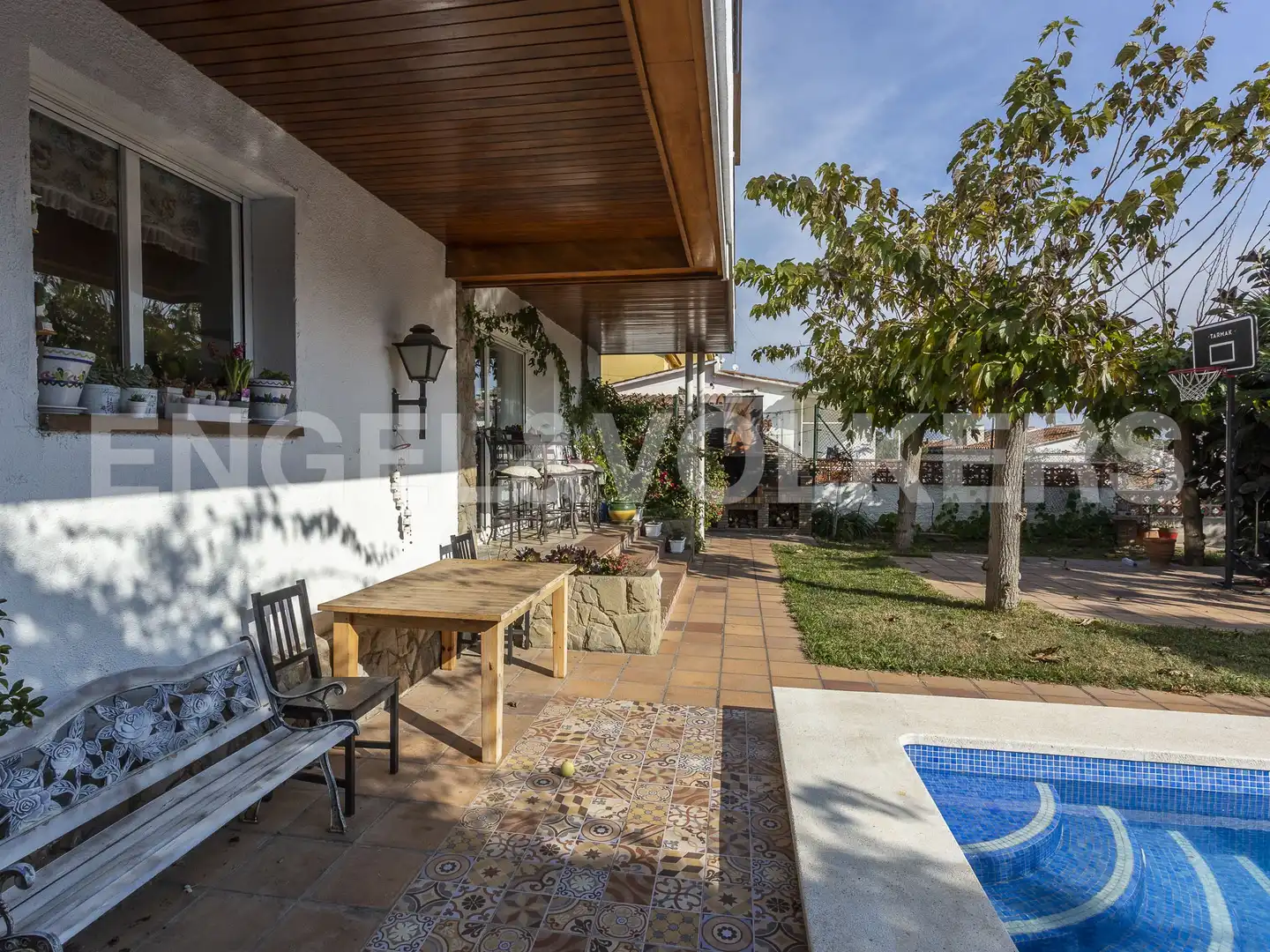 Vista exterior de Casa o xalet en venda en Castelldefels amb Aire condicionat, Calefacció i Jardí privat