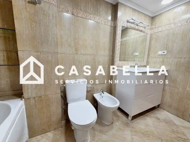 Baño de Piso de alquiler en Valencia con Aire acondicionado, Calefacción y Trastero