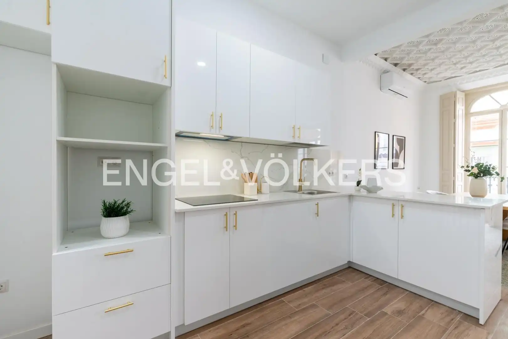 Kitchen of Flat for sale in Sevilla  with Air Conditioner, Heating and Balcony