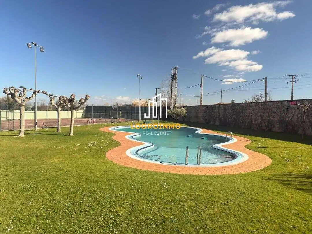 Swimming pool of Detached homes for sale in  Logroño  with Heating, Private garden and Terrace