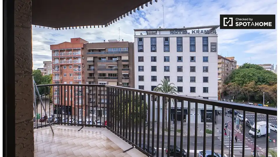 Terrassa de Pis de lloguer en Valencia amb Aire condicionat, Calefacció i Moblat