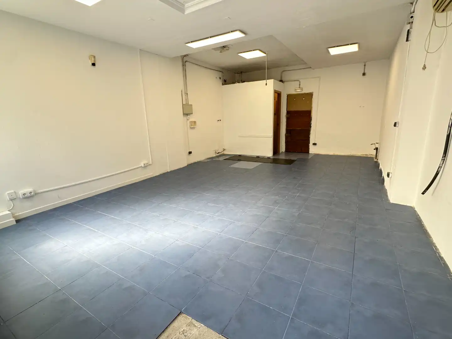 Local comercial en venda a Calle de Cuart de Poblet, imagen 2