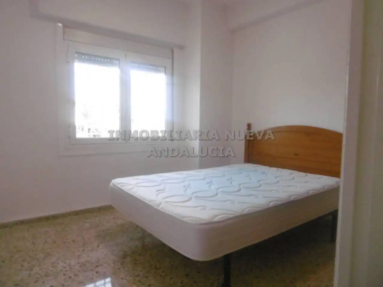 Habitación de Piso de alquiler en Almería con Terraza y Amueblado