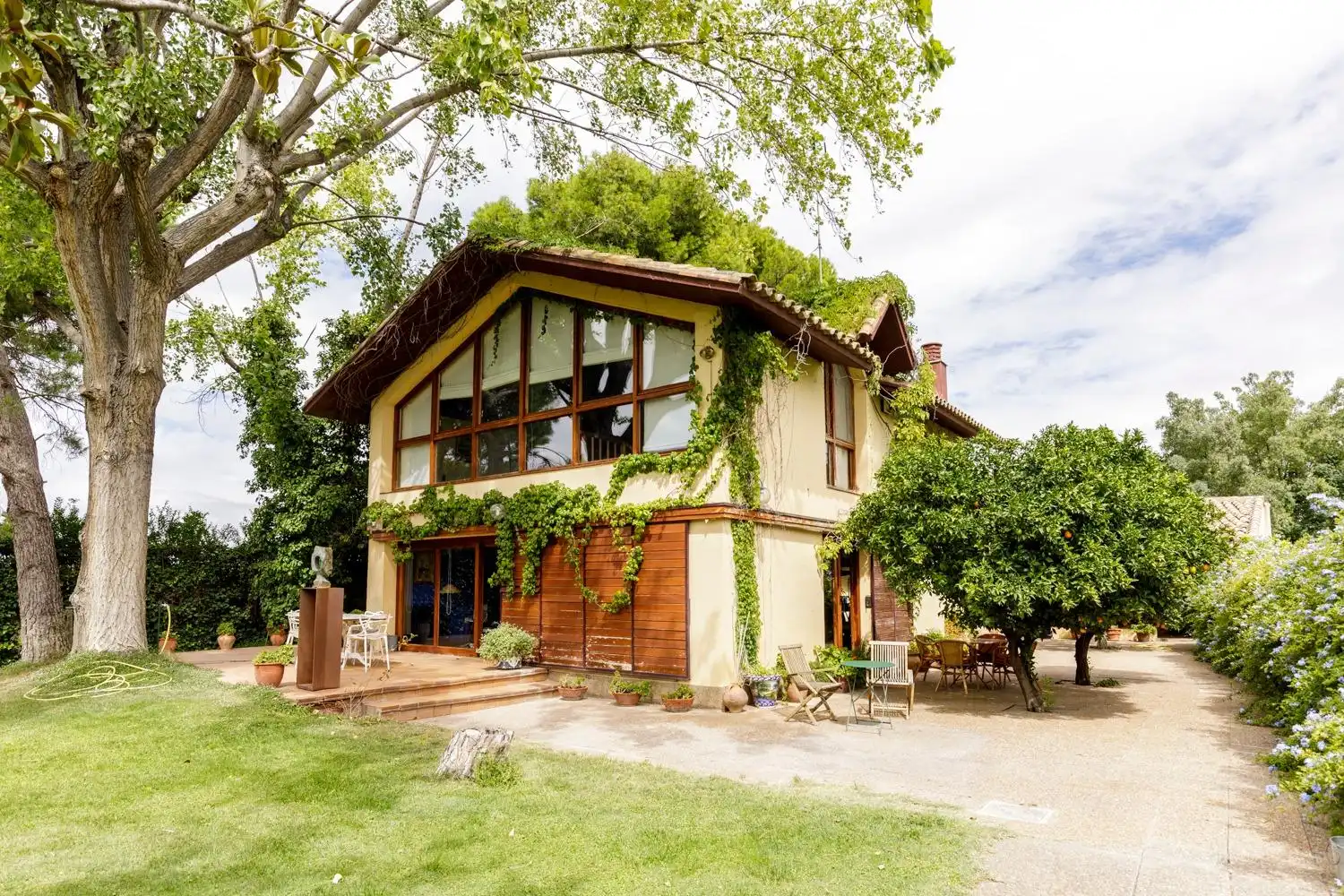 Vista exterior de Casa o xalet en venda en Zaragoza amb Aire condicionat, Calefacció i Jardí privat