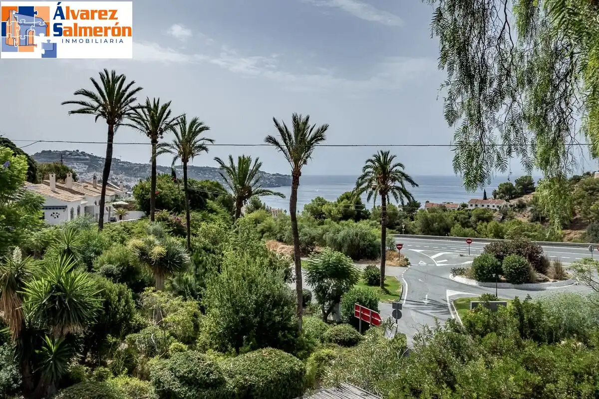 Vista exterior de Casa o xalet en venda en Almuñécar amb Terrassa