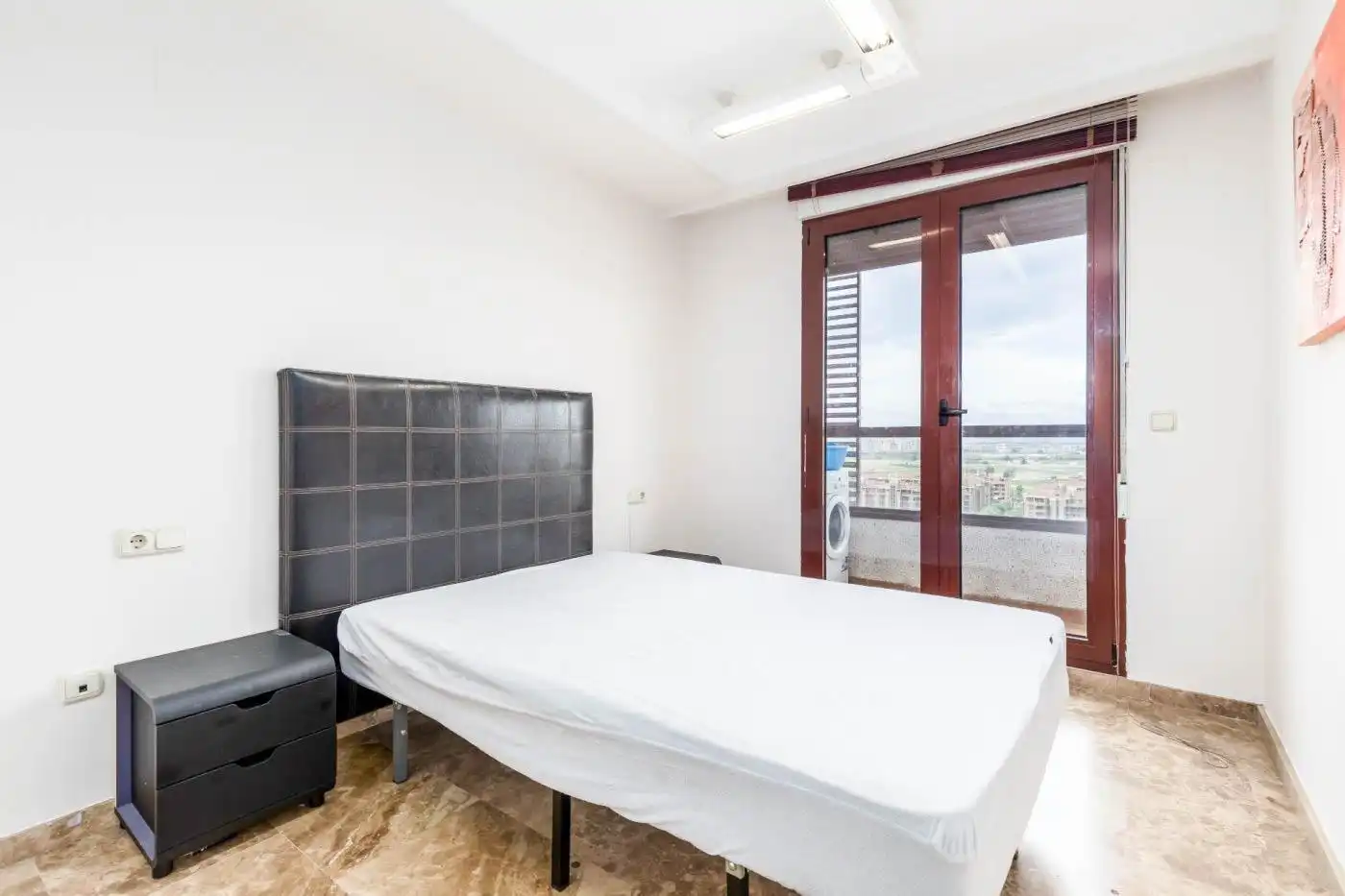 Habitación de Apartamento de alquiler en Valencia con Aire acondicionado, Calefacción y Amueblado