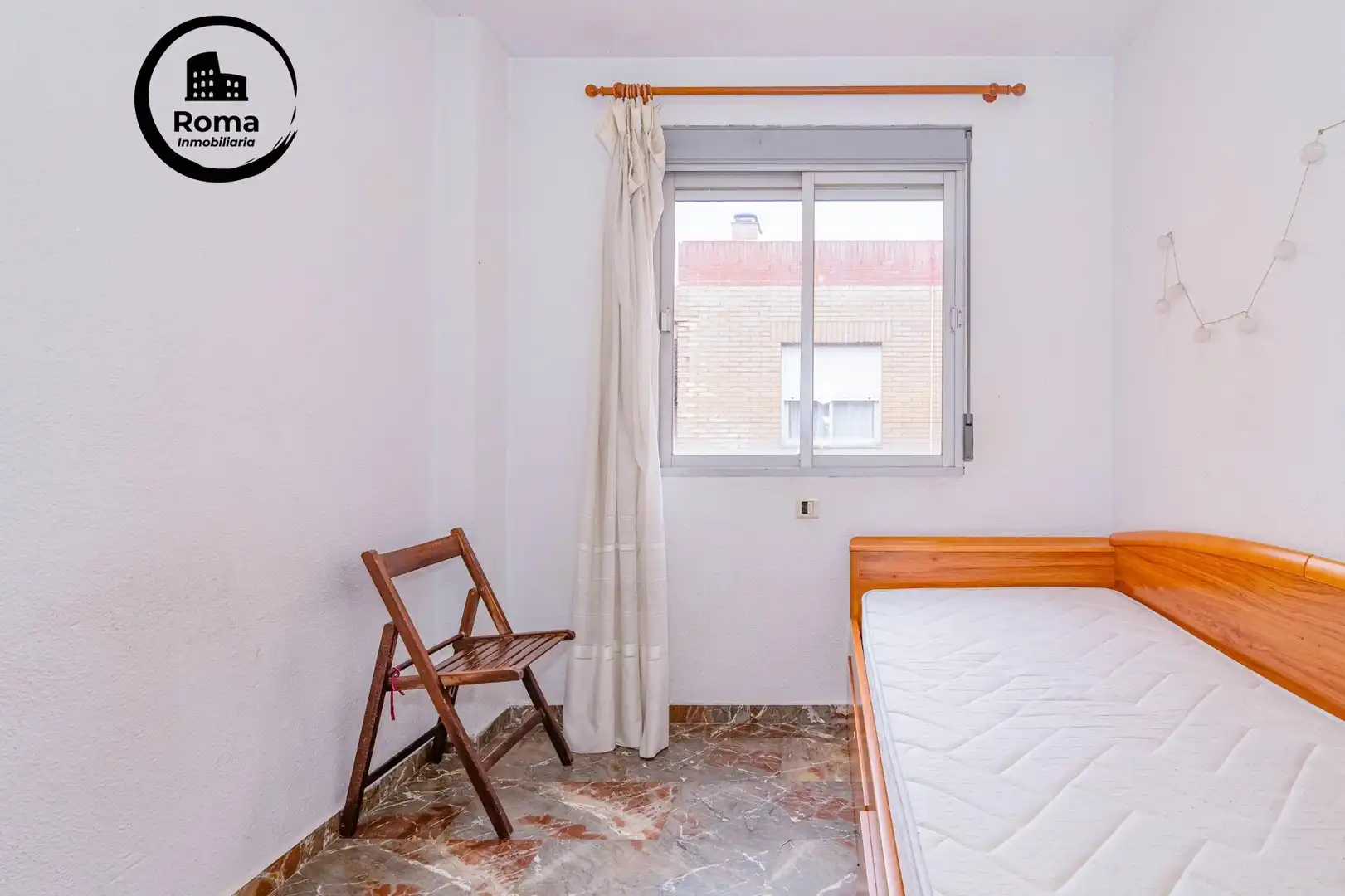 Habitación de Dúplex en venta en Granada con Aire acondicionado, Terraza y Trastero