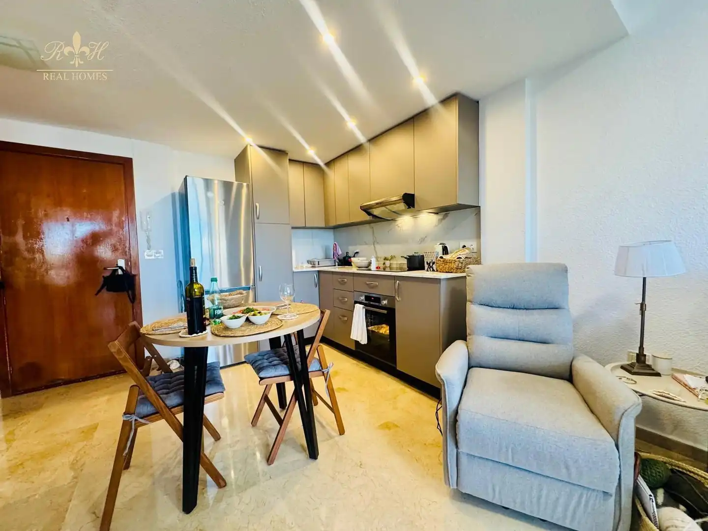 Cocina de Piso de alquiler en L'Alfàs del Pi con Aire acondicionado, Terraza y Piscina
