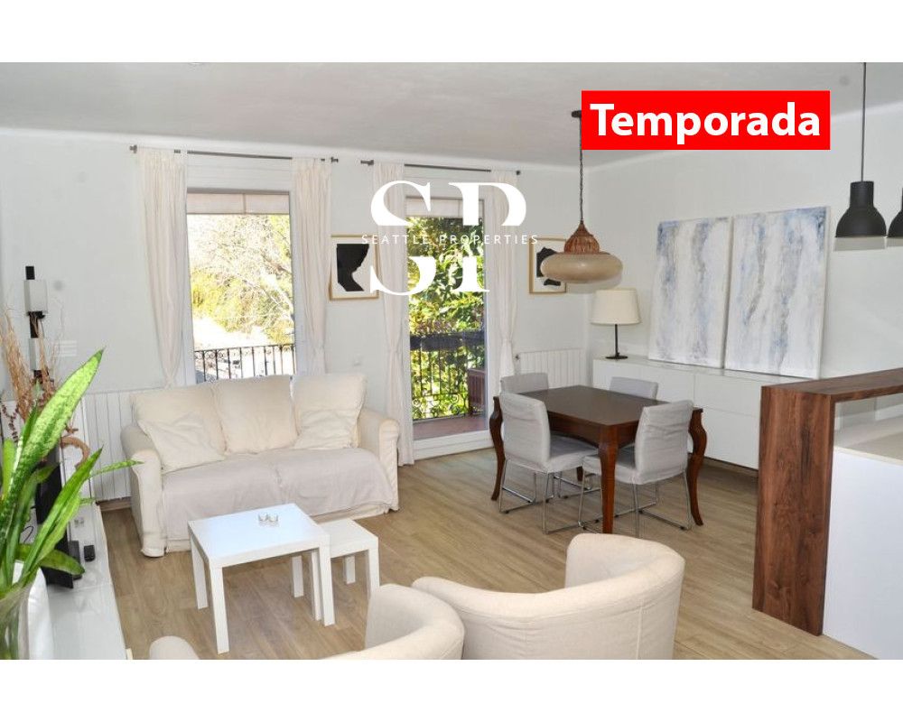 Sala de estar de Piso de alquiler en  Barcelona Capital con Parquet, Amueblado y Balcón