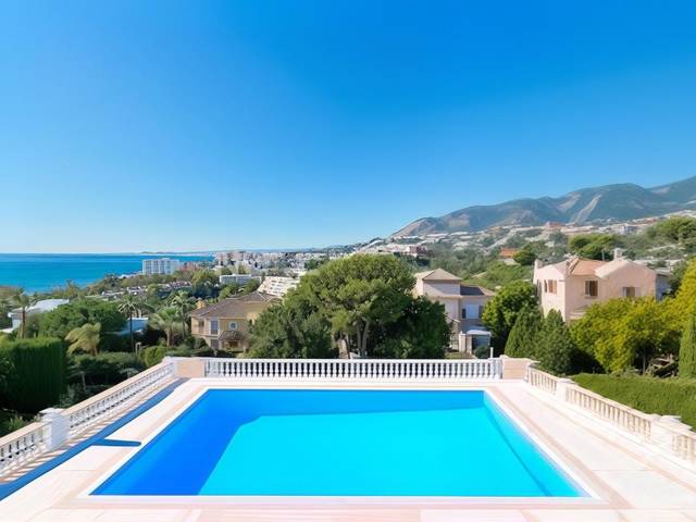 Casa-chalet en Venta en C. de España en Hacienda Torrequebrada