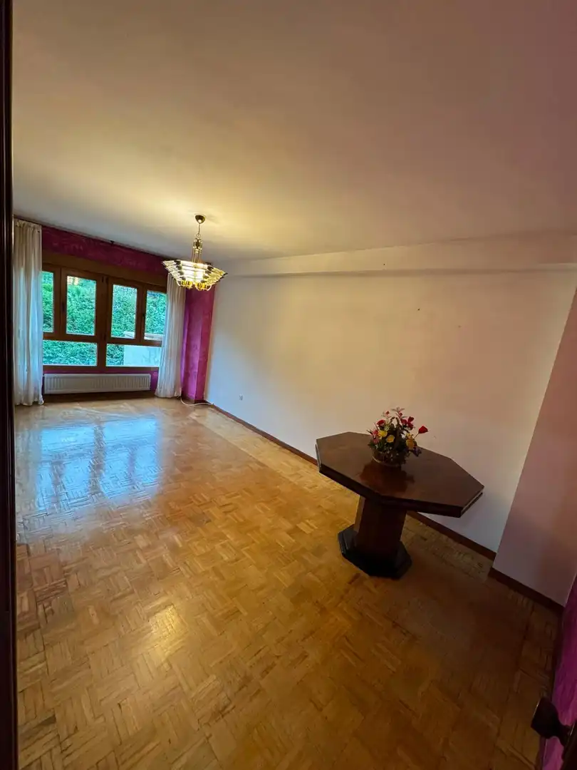Sala d'estar de Pis en venda en San Martín del Rey Aurelio amb Calefacció i Traster