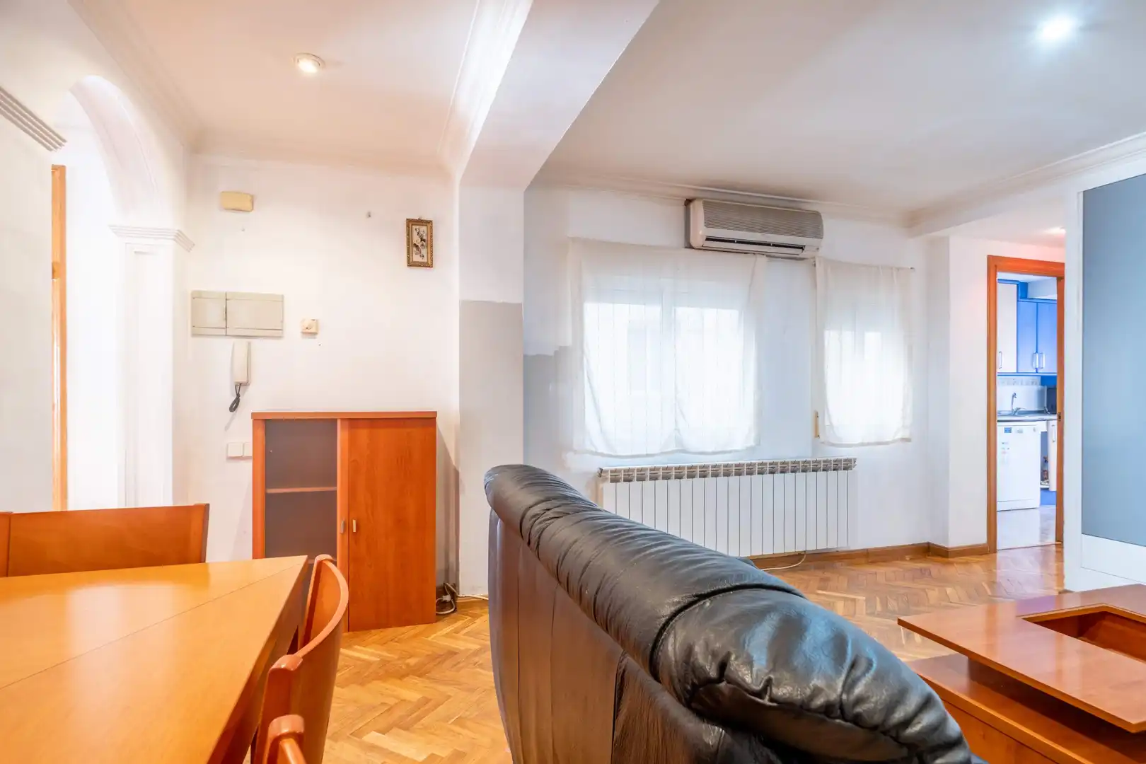 Living room of Flat for sale in Zaragoza  with Air Conditioner, Heating and Parquet flooring