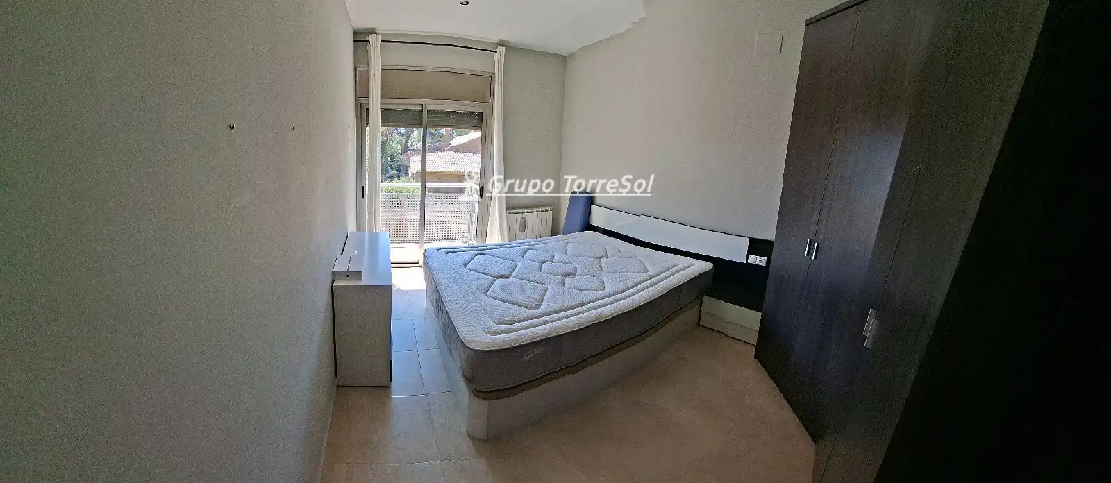 Schlafzimmer von Einfamilien-Reihenhaus zum Verkauf in El Vendrell mit Privatgarten, Schwimmbad und Gemeinschaftspool