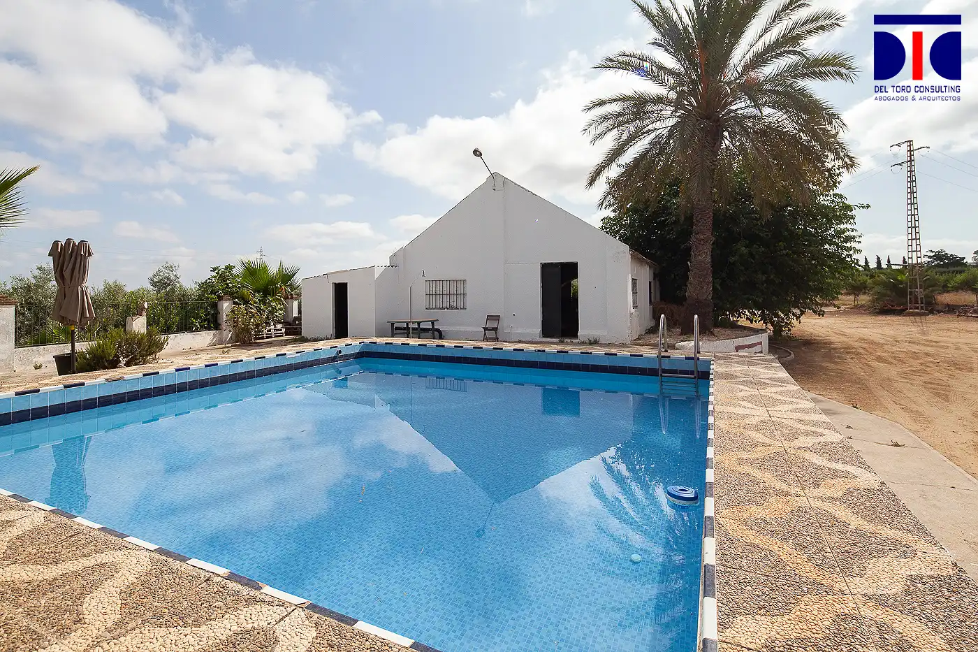 Piscina de Finca rústica en venta en Carmona con Jardín privado, Terraza y Piscina