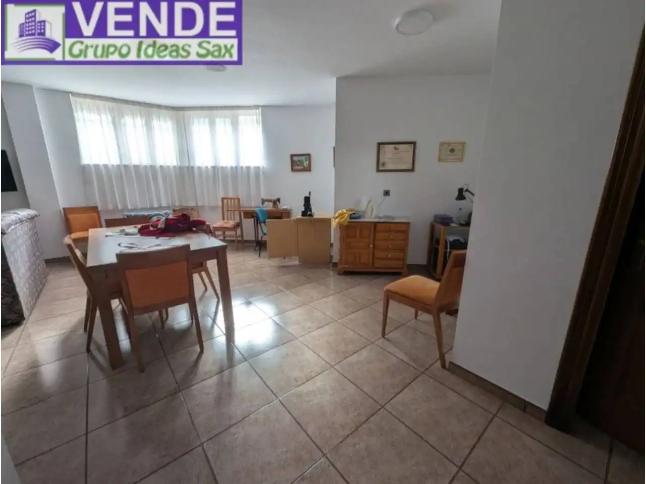 Casa adosada en venda en Sax