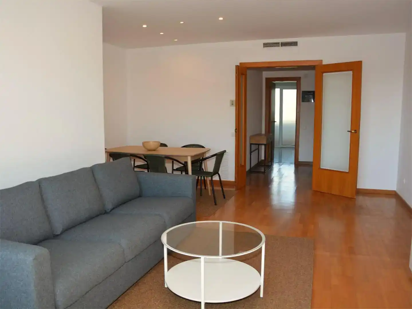Wohnzimmer von Wohnung zur Miete in Sitges mit Klimaanlage, Schwimmbad und Balkon