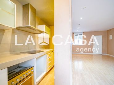 Ground floor for sale in Carrer de Veneçuela