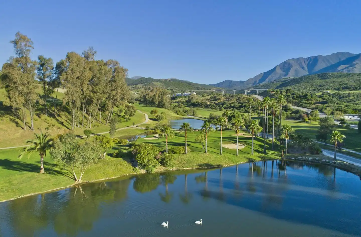 Vista exterior de Apartament en venda en Estepona amb Aire condicionat, Calefacció i Terrassa