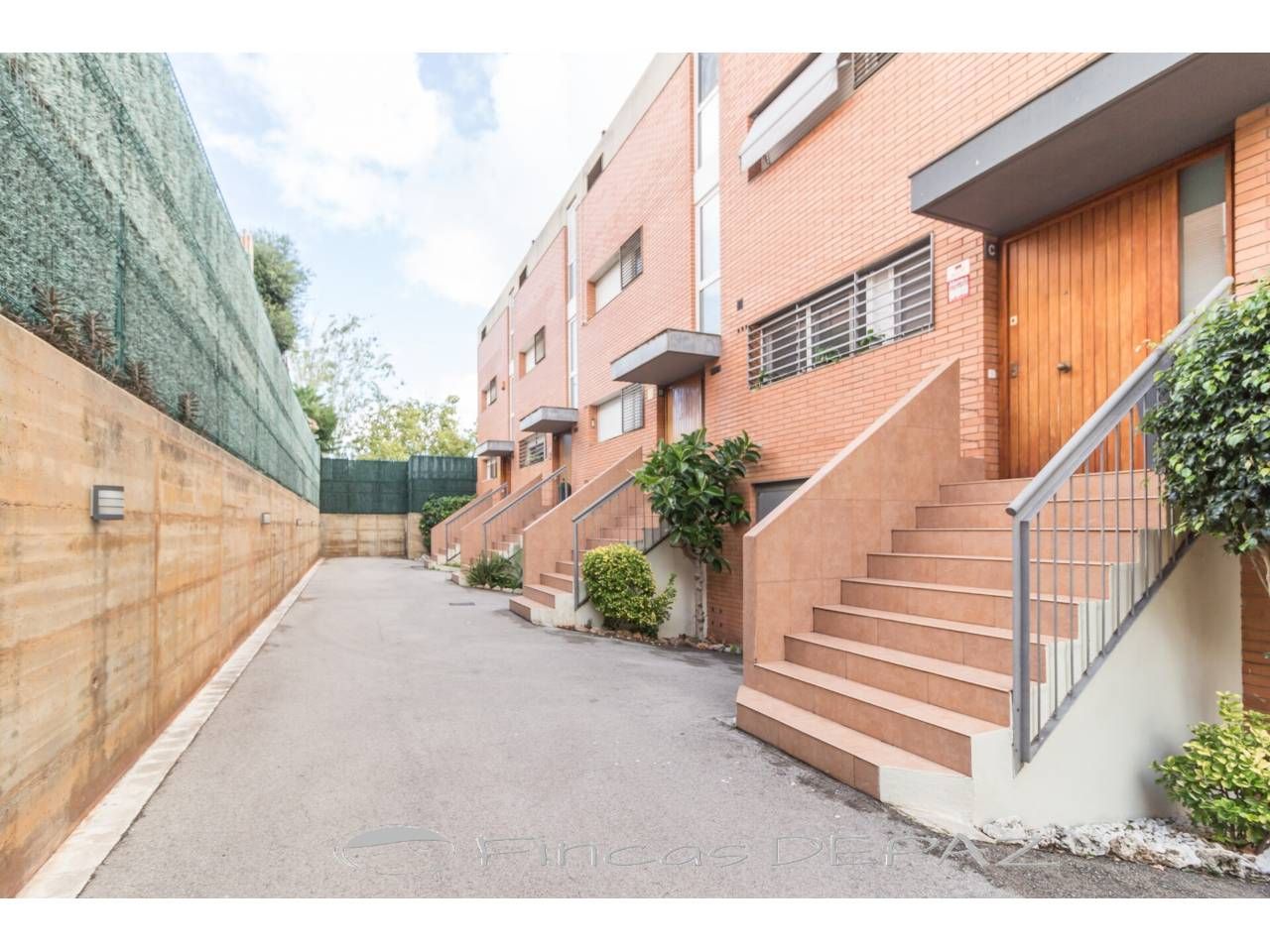 Vista exterior de Casa adosada en venta en Viladecans con Aire acondicionado, Calefacción y Jardín privado