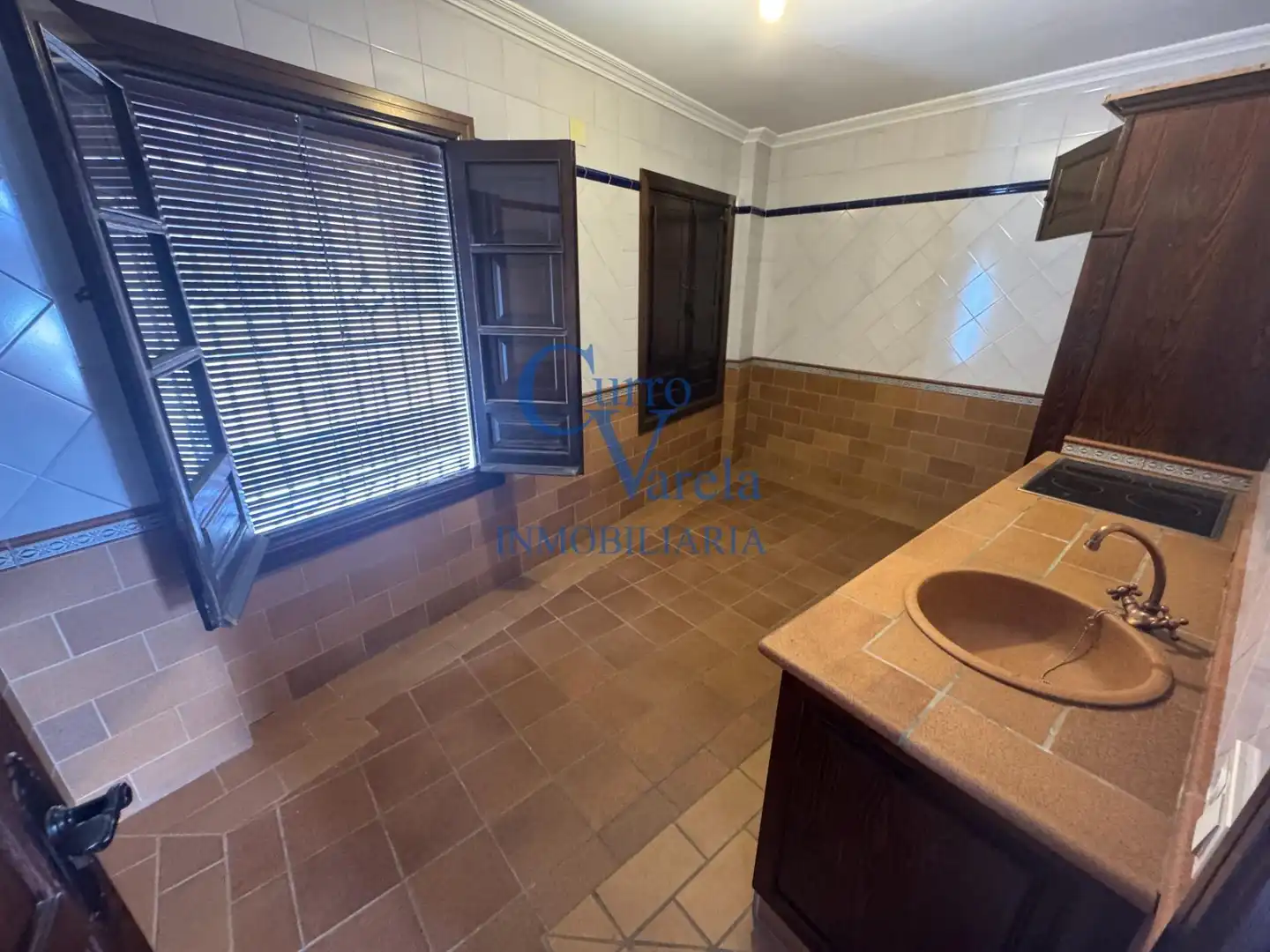 Houses for sale in Dos Hermanas  with Air Conditioner, Heating and Storage room