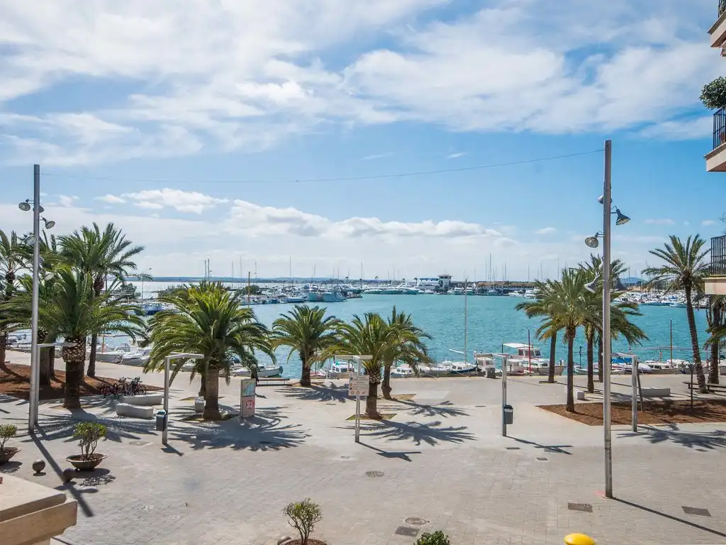 Außenansicht von Geschaftsraum zum Verkauf in Alcúdia mit Klimaanlage und Terrasse