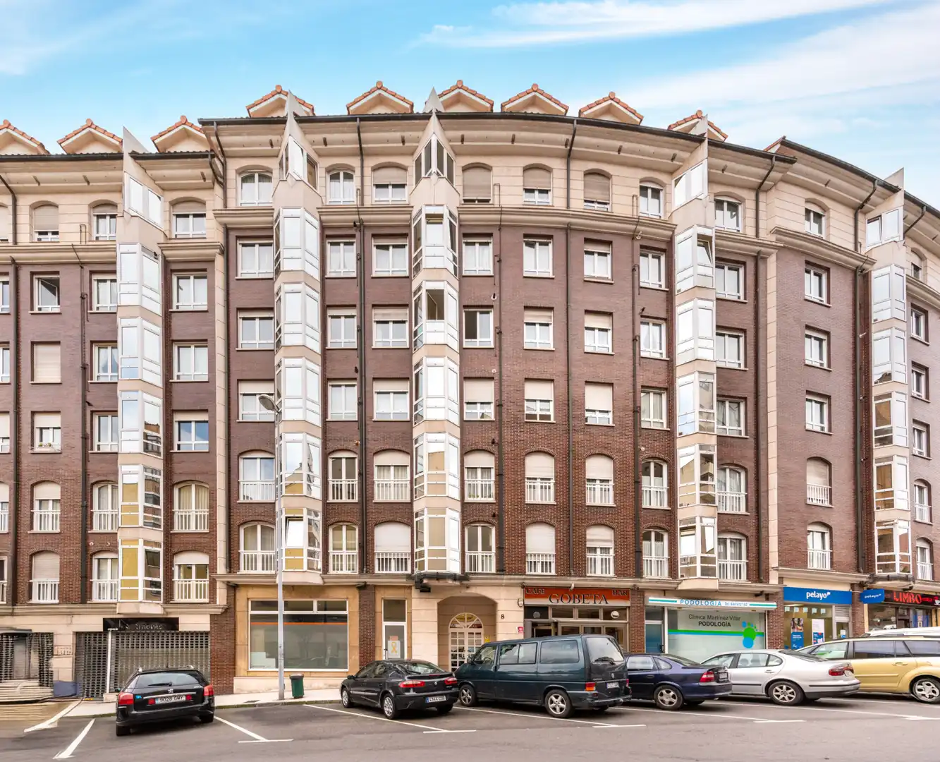 Vista exterior de Piso en venta en Oviedo  con Calefacción, Parquet y Trastero