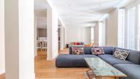 Sala d'estar de Apartament en venda en  Madrid Capital amb Aire condicionat i Terrassa