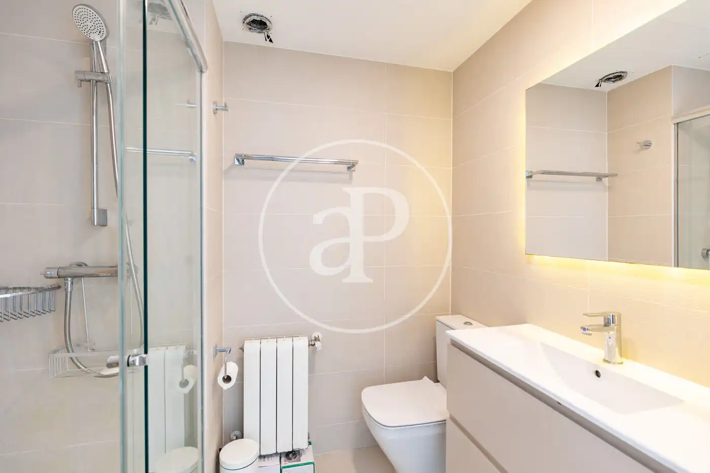 Baño de Piso en venta en Barcelona con Aire acondicionado, Calefacción y Terraza