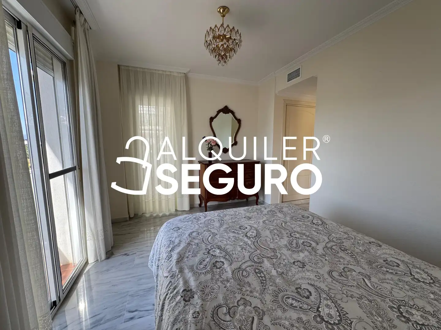 Habitación de Piso de alquiler en Málaga con Aire acondicionado, Terraza y Piscina