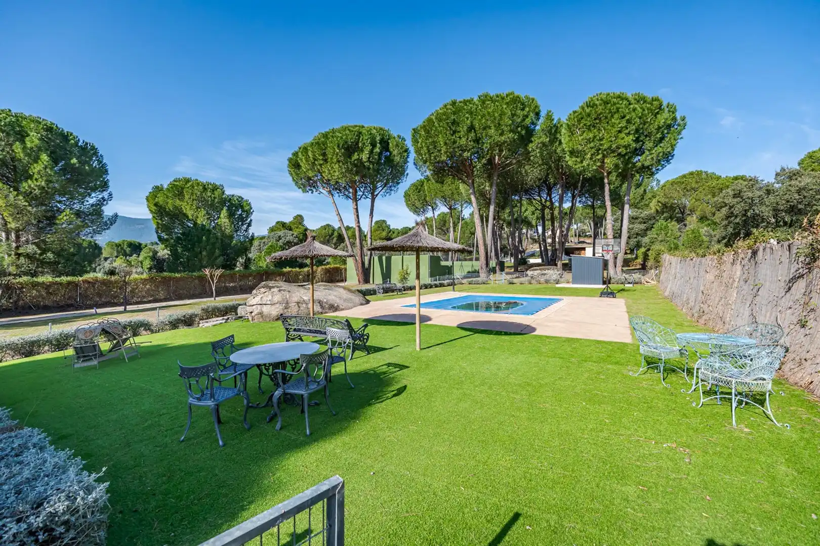 Jardí de Finca rústica en venda en El Tiemblo  amb Calefacció, Jardí privat i Terrassa