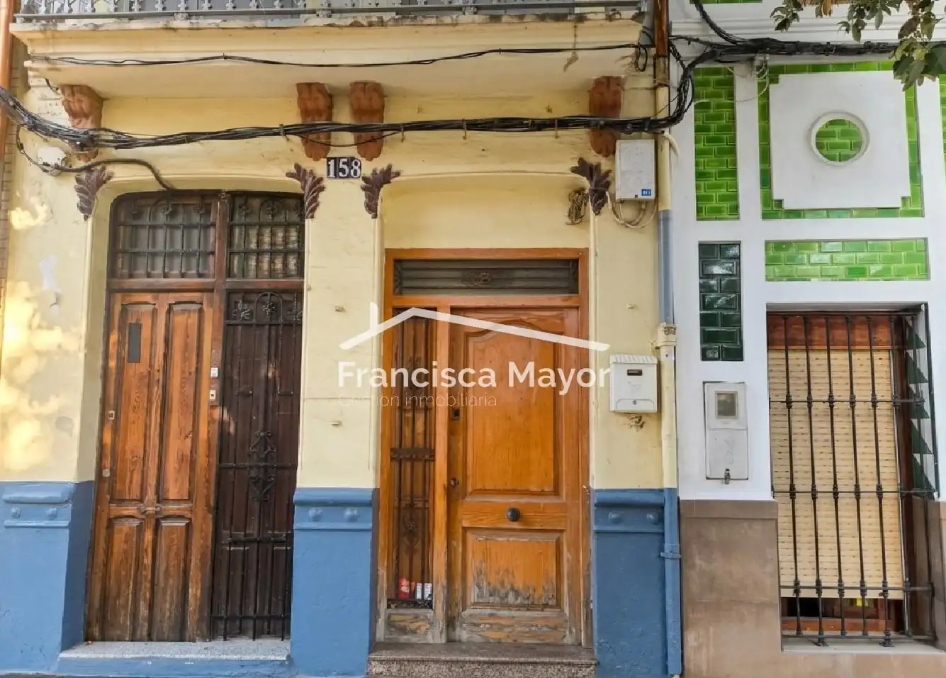Exterior view of Commercial properties for rent in Valencia  with Air Conditioner