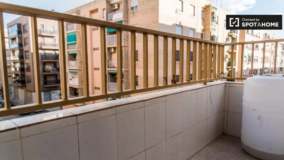 Terrassa de Pis de lloguer en Valencia amb Aire condicionat, Calefacció i Moblat